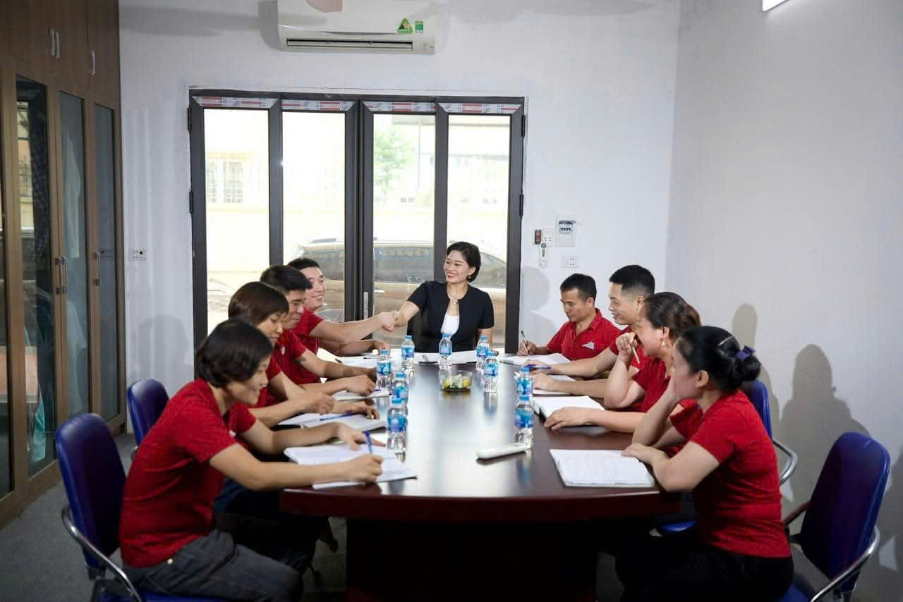 Buổi họp và đào tạo nội bộ tại Xưởng May Kim Hồng